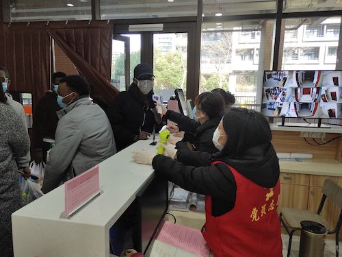 服务寒假留校学生