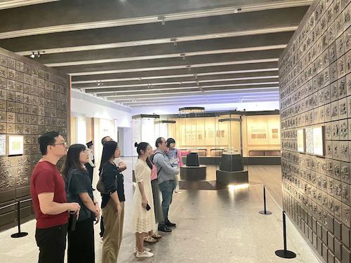 2b42e4f03bf75cc66aa4b19b9956397